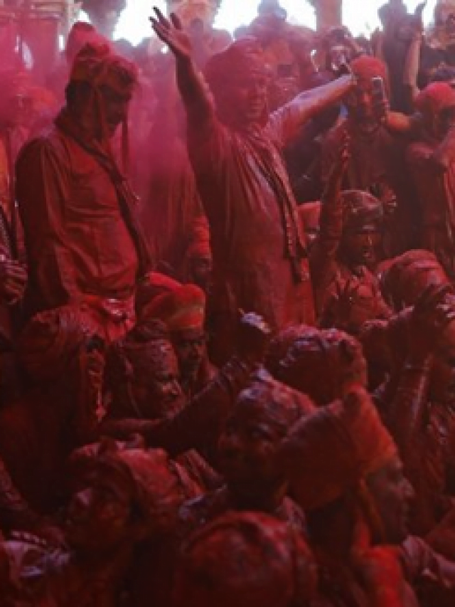 7 awesome pictures from Mathura’s Lathmar Holi 2022